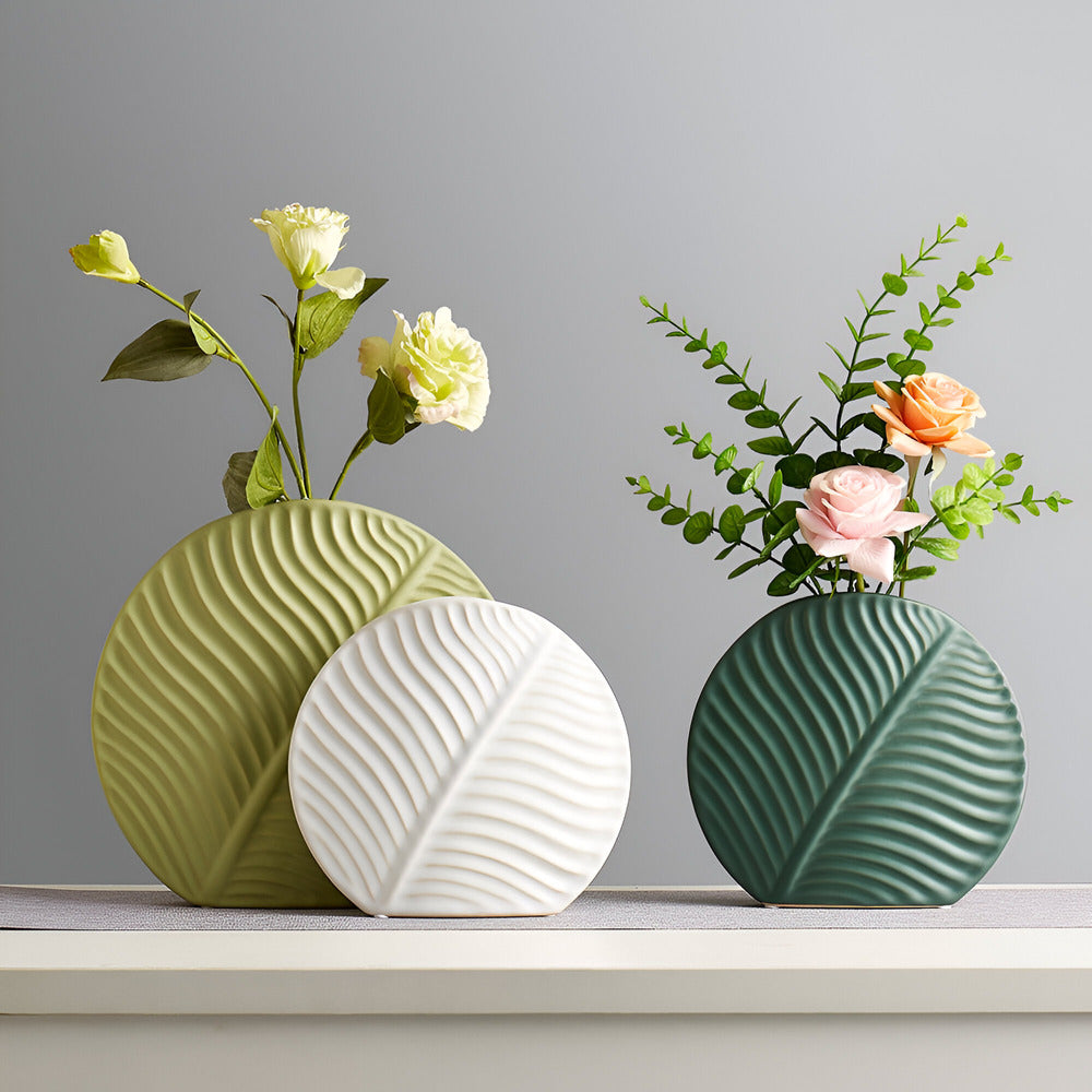 ViridiaVase | Keramische vaas met bladmotief – Scandinavische decoratieve bloemenvaas