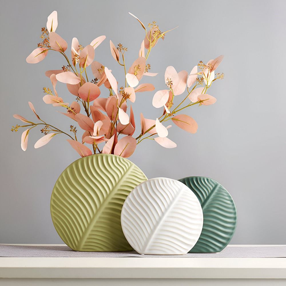 ViridiaVase | Keramische vaas met bladmotief – Scandinavische decoratieve bloemenvaas