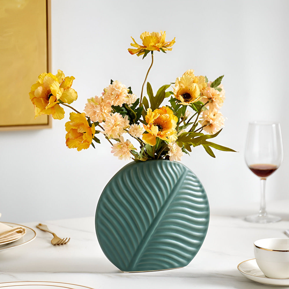 ViridiaVase | Keramische vaas met bladmotief – Scandinavische decoratieve bloemenvaas