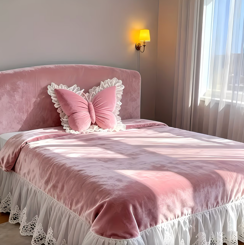 WingBella | Kanten Vlinder Kussen – Elegant Decoratief Sierkussen voor Slaapkamer, Bank, en Volwassenenkamer