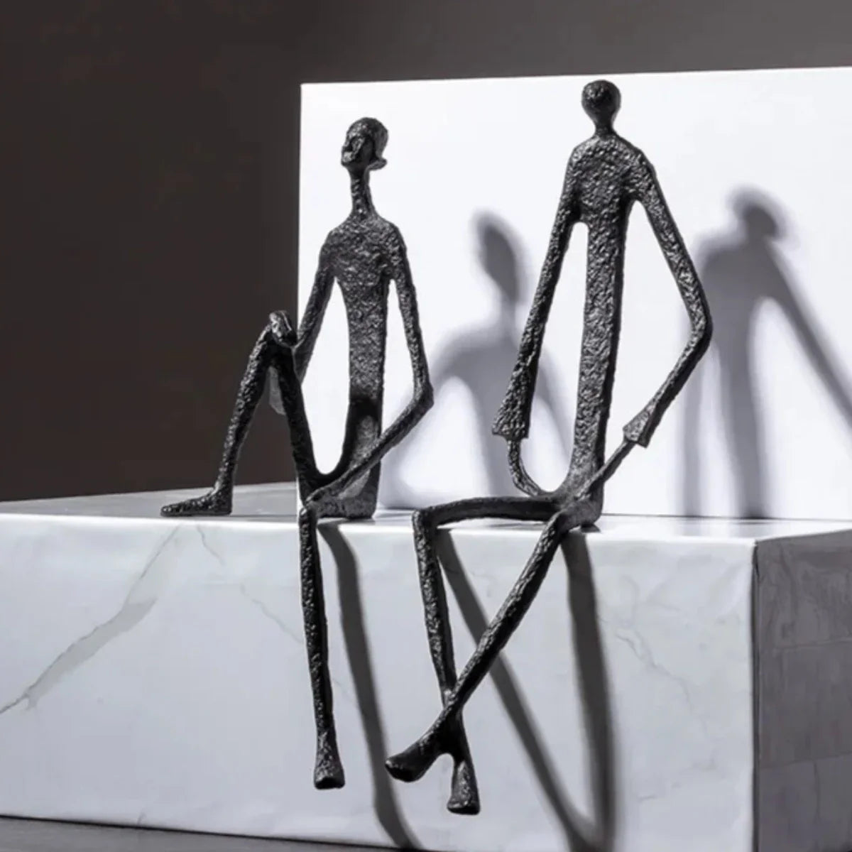 LuanGlow | Elegante Luan-sculptuur – Artistiek beeldje voor thuis en op kantoor