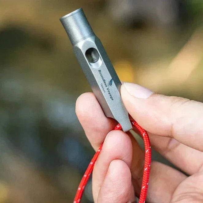 EchoTitan | Titanium noodfluitje – Overleven, outdoor, veiligheid, wandelen, kamperen, hoogfrequent alarm