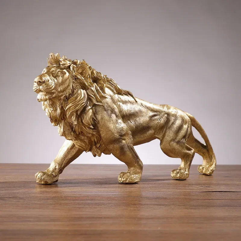 RoyalPride | Gouden leeuw sculptuur - symbool van moed en kracht, decoratieve kunst