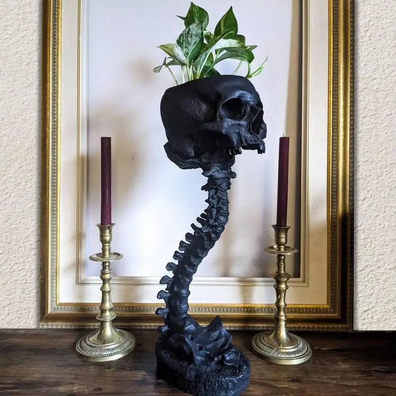 BoneBloom | Planter met schedel en ruggengraat