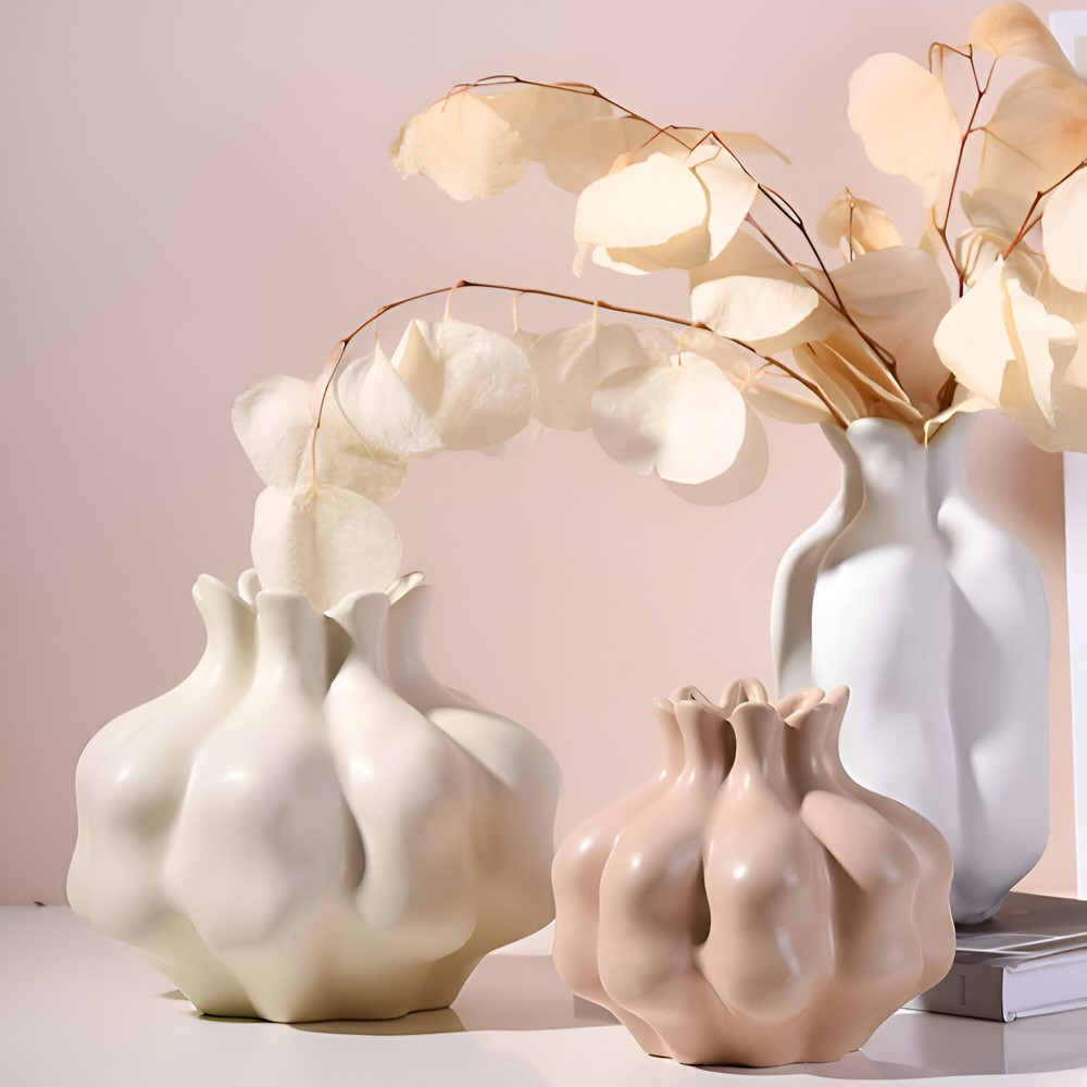 CrimsonVase | Gekleurde keramische granaatappelvaas – Artistieke woondecoratie en tafeldecoratie
