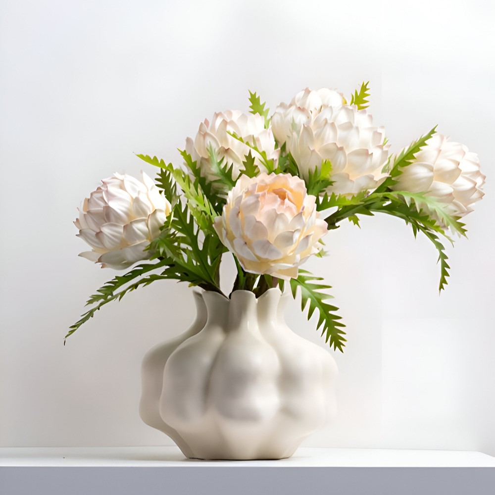 CrimsonVase | Gekleurde keramische granaatappelvaas – Artistieke woondecoratie en tafeldecoratie