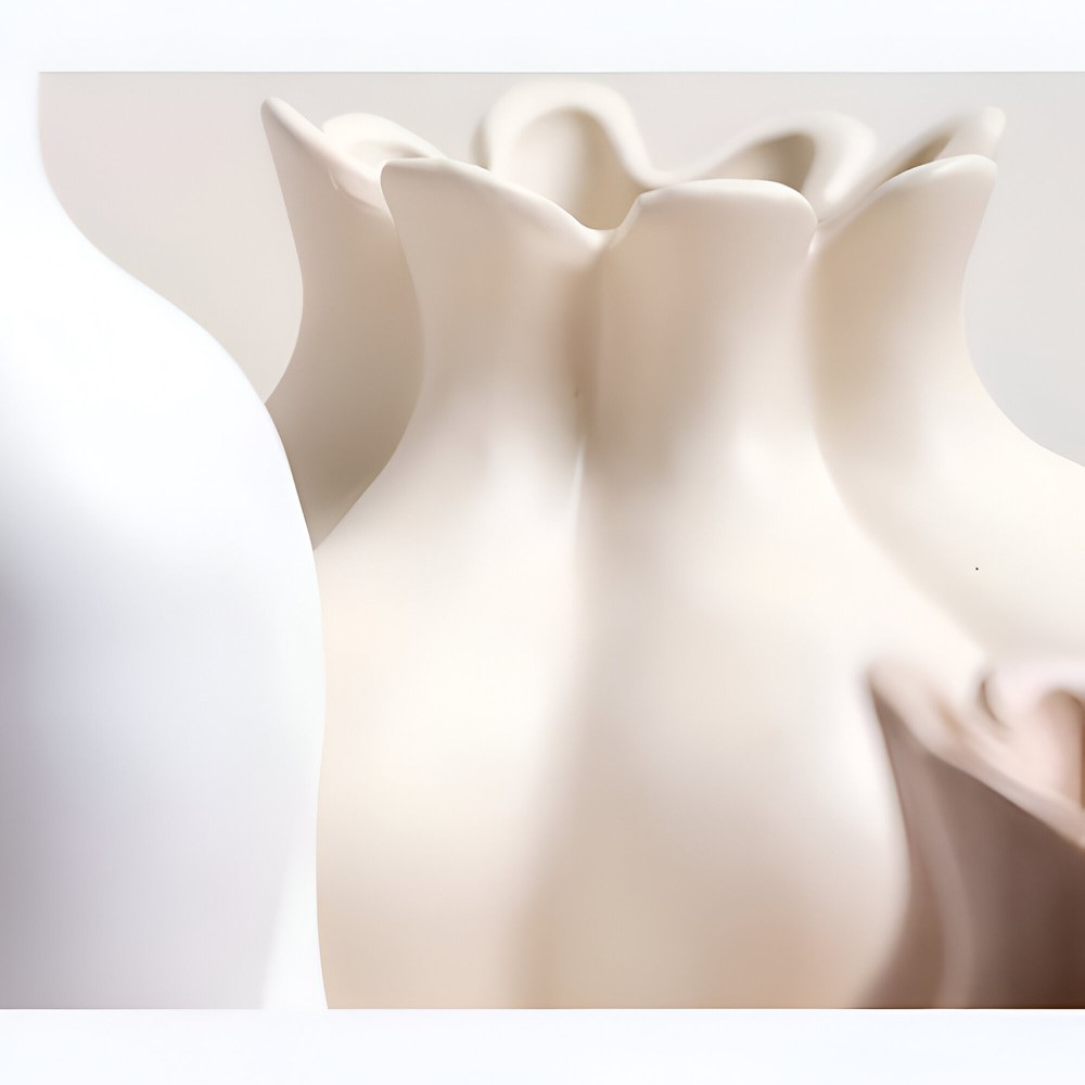CrimsonVase | Gekleurde keramische granaatappelvaas – Artistieke woondecoratie en tafeldecoratie