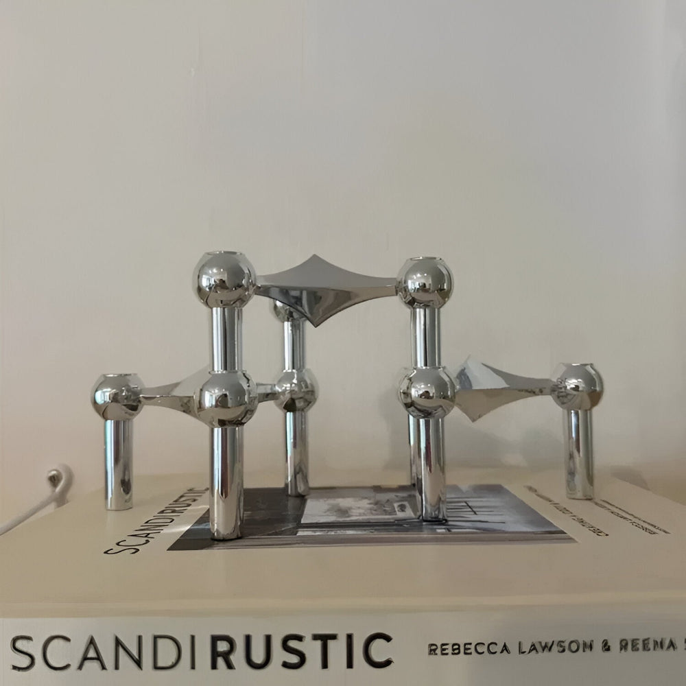 FlareMist | Scandinavische metalen kandelaars – Moderne minimalistische woondecoratie