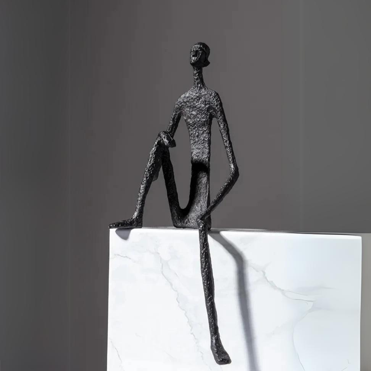 LuanGlow | Elegante Luan-sculptuur – Artistiek beeldje voor thuis en op kantoor