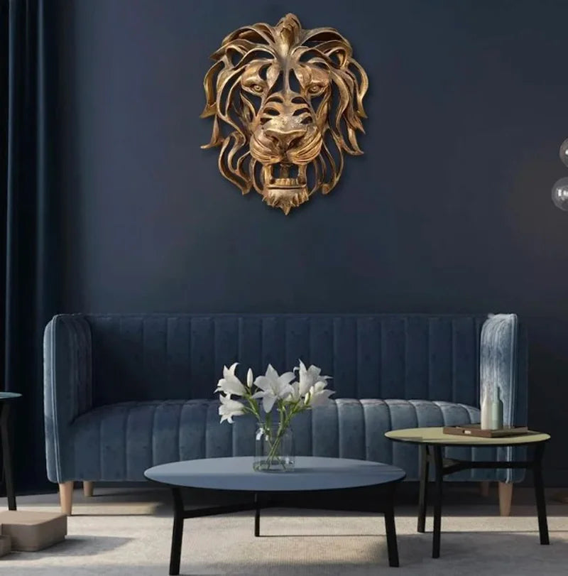 RegalMane | Metalen leeuwenkop muur sculptuur - Gouden afwerking, 3D leeuw muurdecoratie