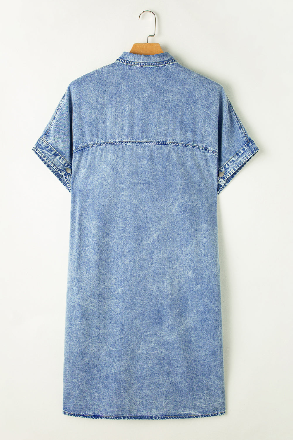 Venora | Denim midi-shirtjurk met korte mouwen – knoopsluiting, casual zomerstijl, lichtblauwe wassing