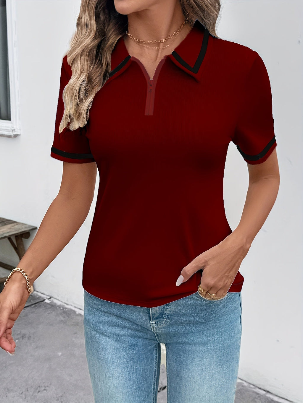 Aisla | Gestreepte poloshirt met korte mouwen voor dames – Elegante casual top met slanke pasvorm