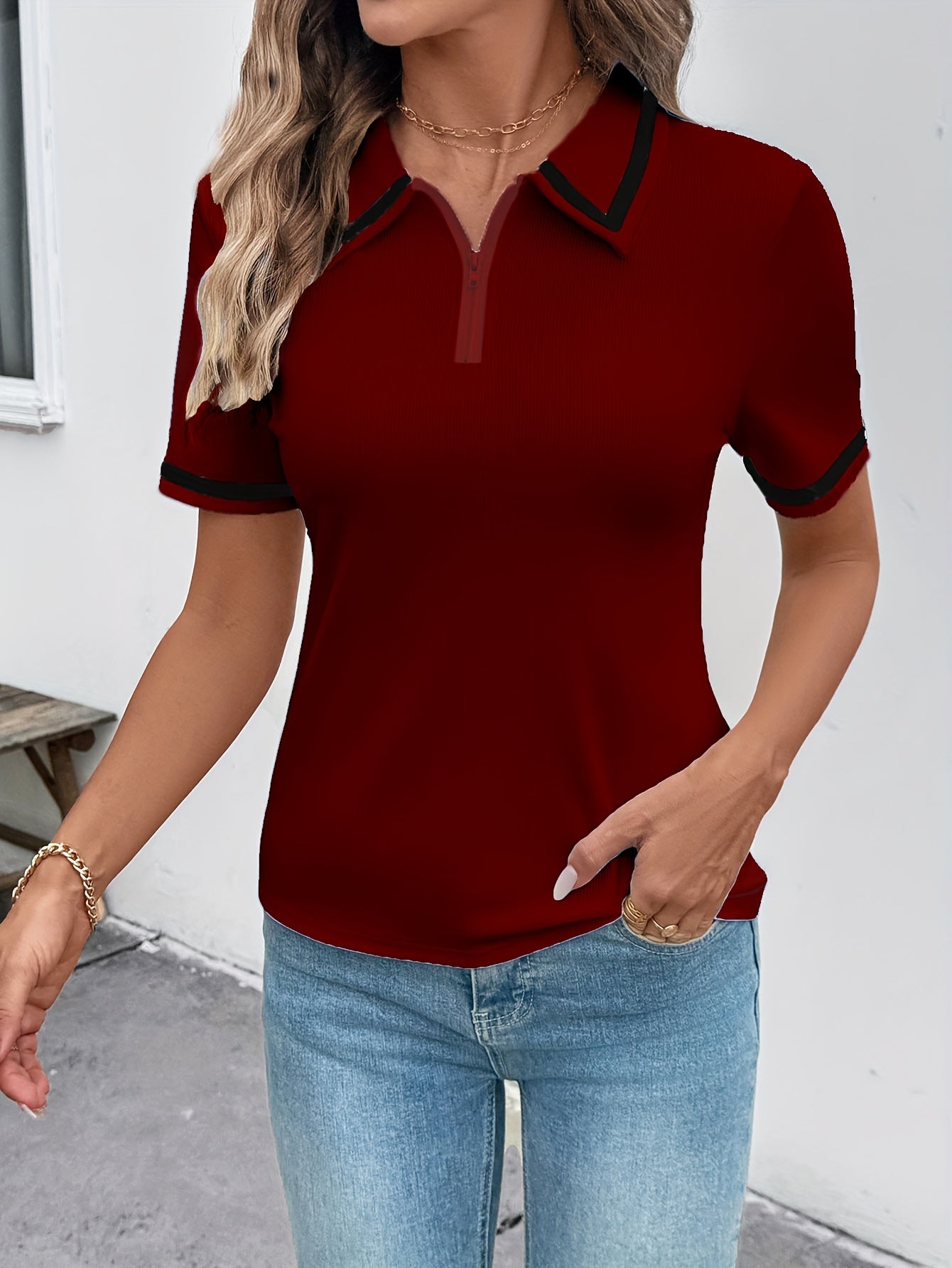 Aisla | Gestreepte poloshirt met korte mouwen voor dames – Elegante casual top met slanke pasvorm