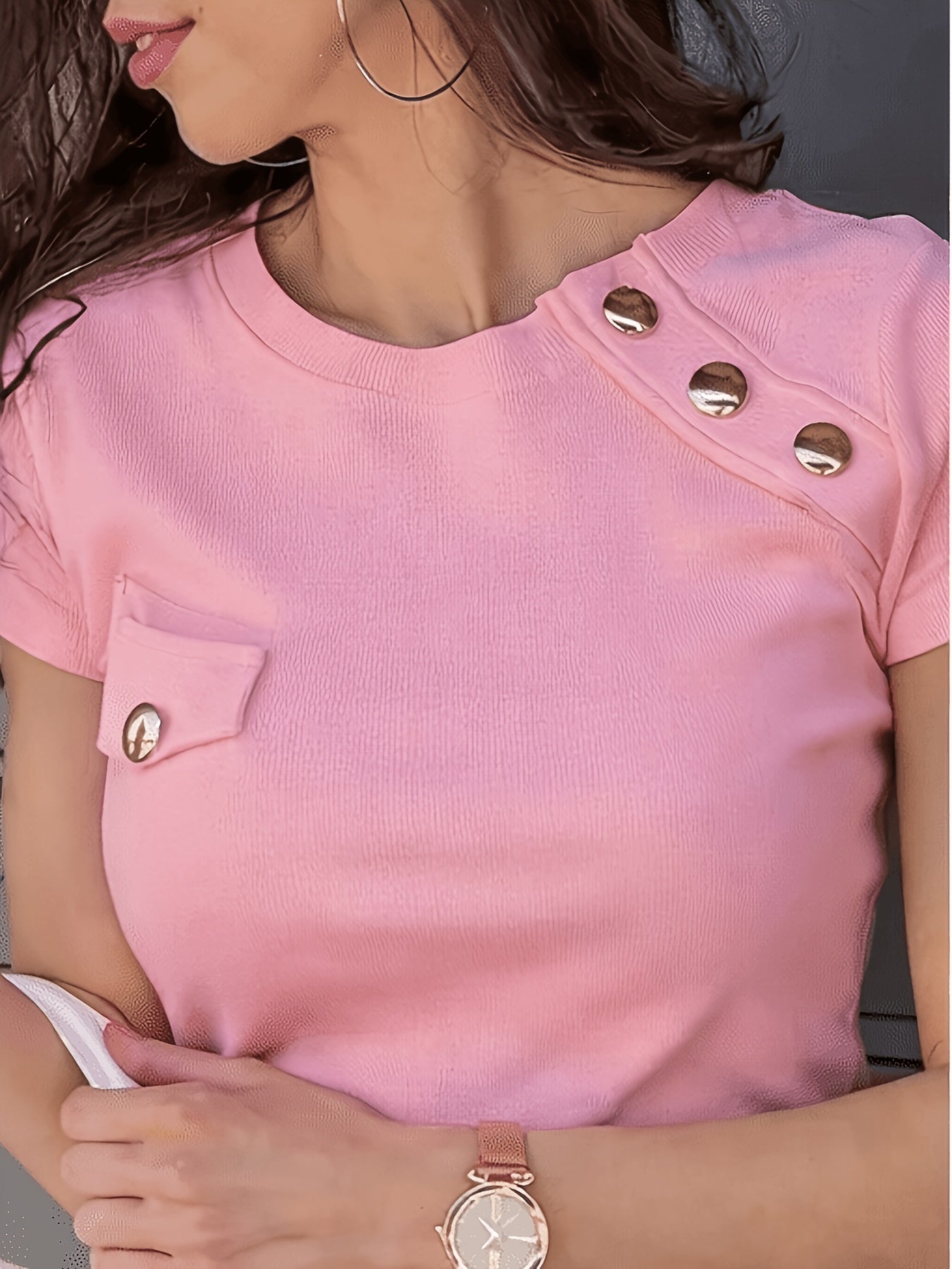 Valeska | Dames Elegant T-shirt met Knopen aan de Voorkant – Gouden Knopdetails