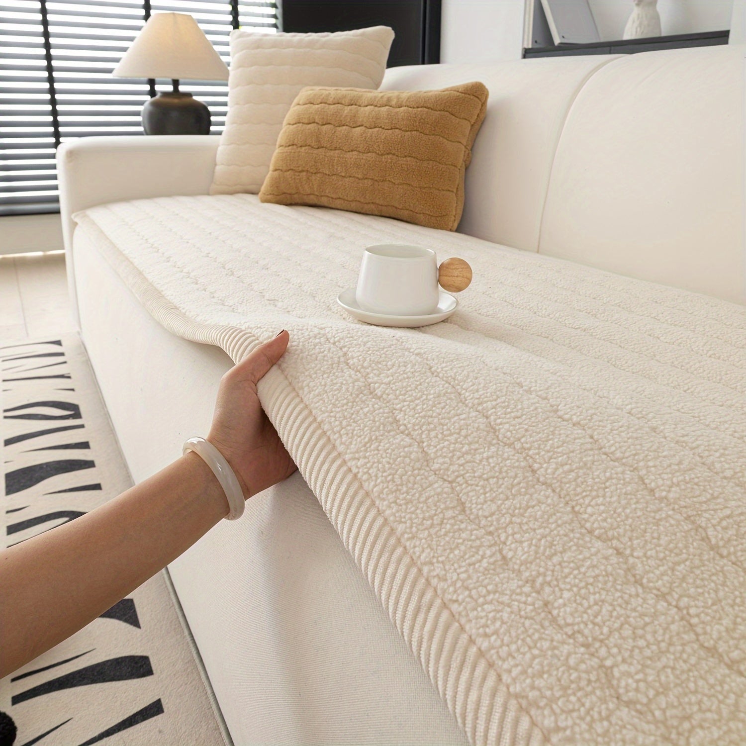 SnugWrap | Slipvaste Sofa Overtrek van Dik Pluche - Machinewasbaar, Huisdiervriendelijke Bankbeschermer voor de Woonkamer