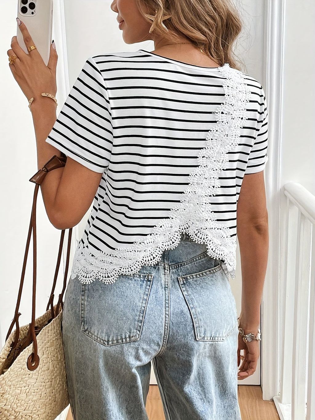 Avenly | Gestreepte T-shirt met kanten rug voor dames – Casual top met korte mouwen