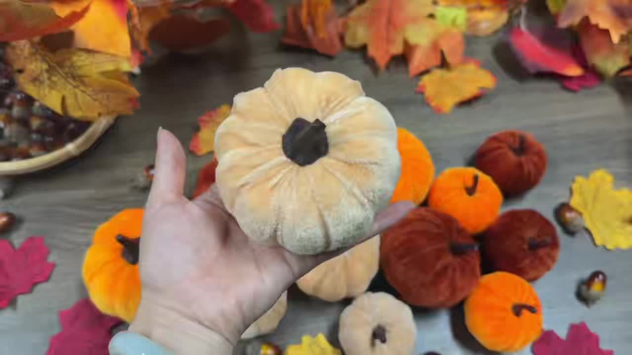 PumpkinPatch | 12 stuks kunstmatige fluwelen pompoenen – schuimrubberen herfstdecoratie & Halloween-tafelversiering