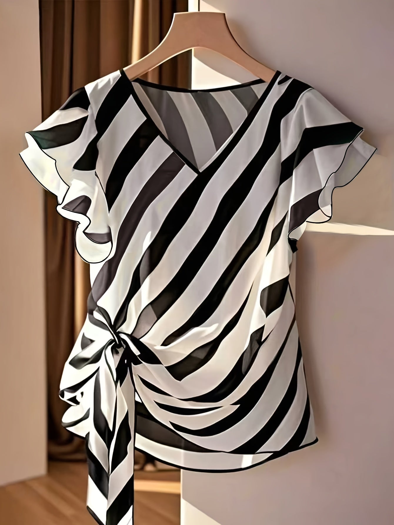 Saelyn | Gestreepte damestop met V-hals – Blouse met strik in de taille