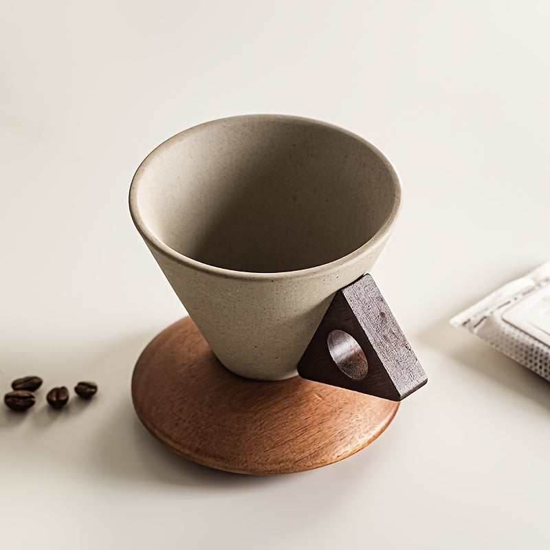 Cuporia | Handgemaakte keramische koffiekop met trechtervormige tuit, houten handvat en onderzetter van echt hout