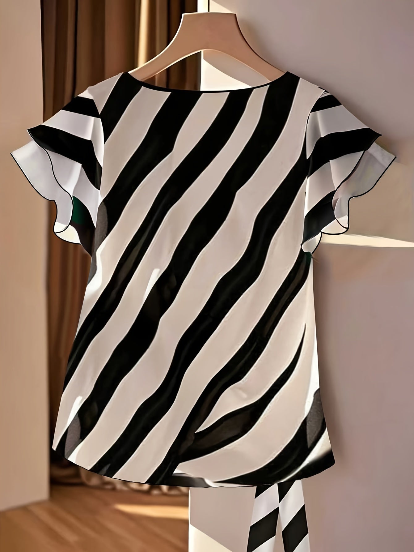 Saelyn | Gestreepte damestop met V-hals – Blouse met strik in de taille