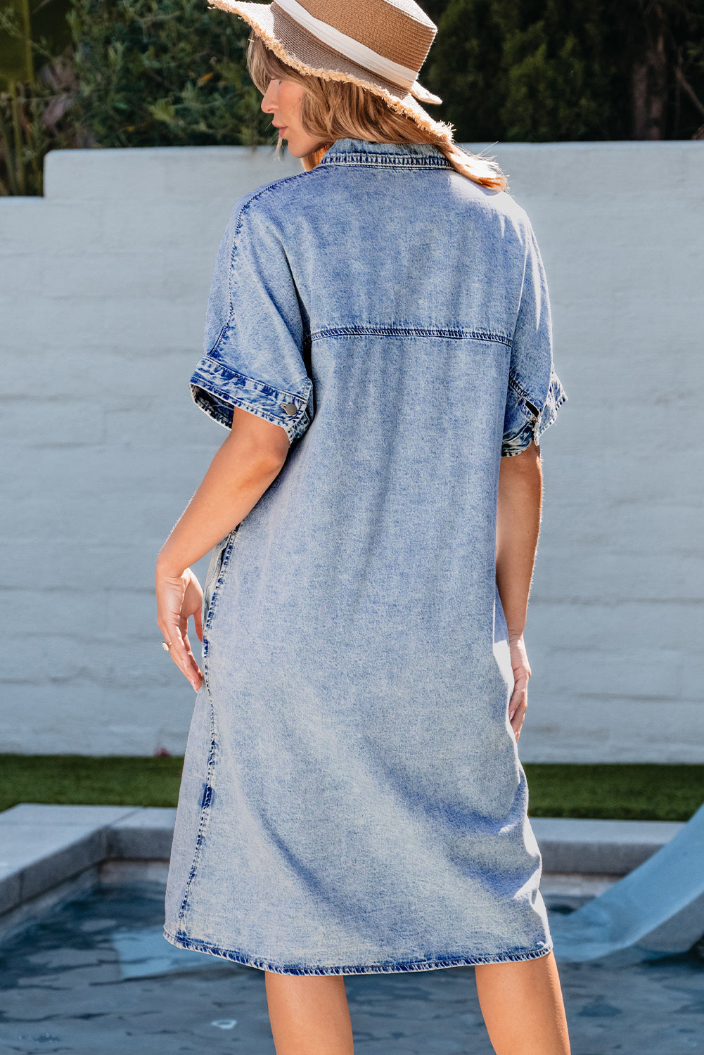 Venora | Denim midi-shirtjurk met korte mouwen – knoopsluiting, casual zomerstijl, lichtblauwe wassing