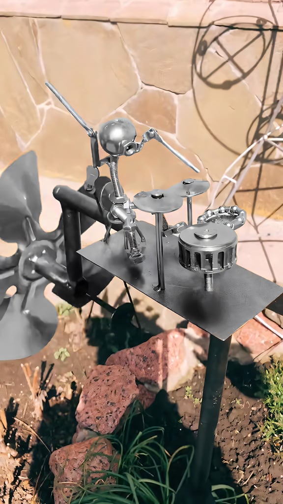 MetalBeat | Handgemaakte metalen windmolen “Rock Band” - bewegend tuinornament, buiten kinetisch beeldhouwwerk