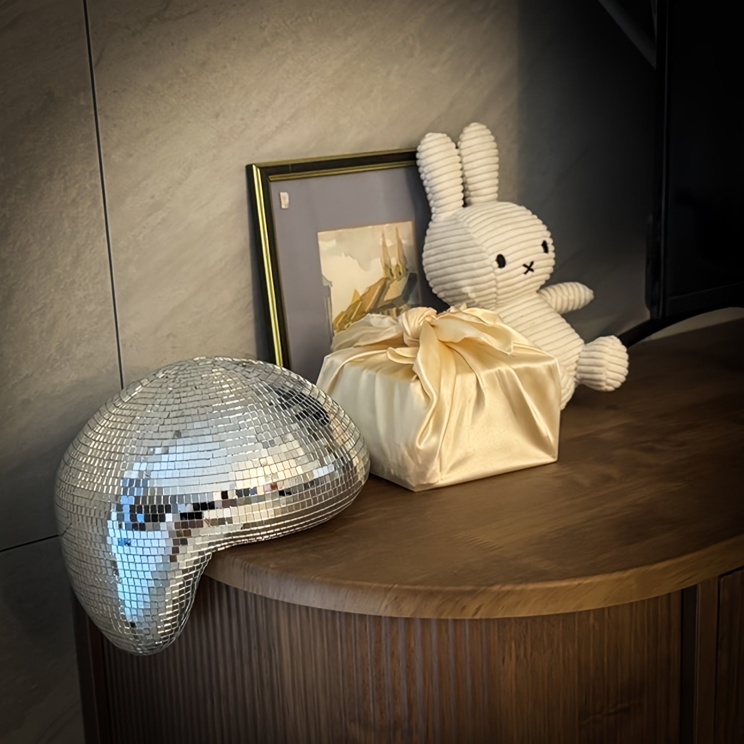 Meltique | Zilverkleurige gesmolten disco bal sculptuur - gespiegeld glas smelten bal, Decoratief Ornament voor in Huis