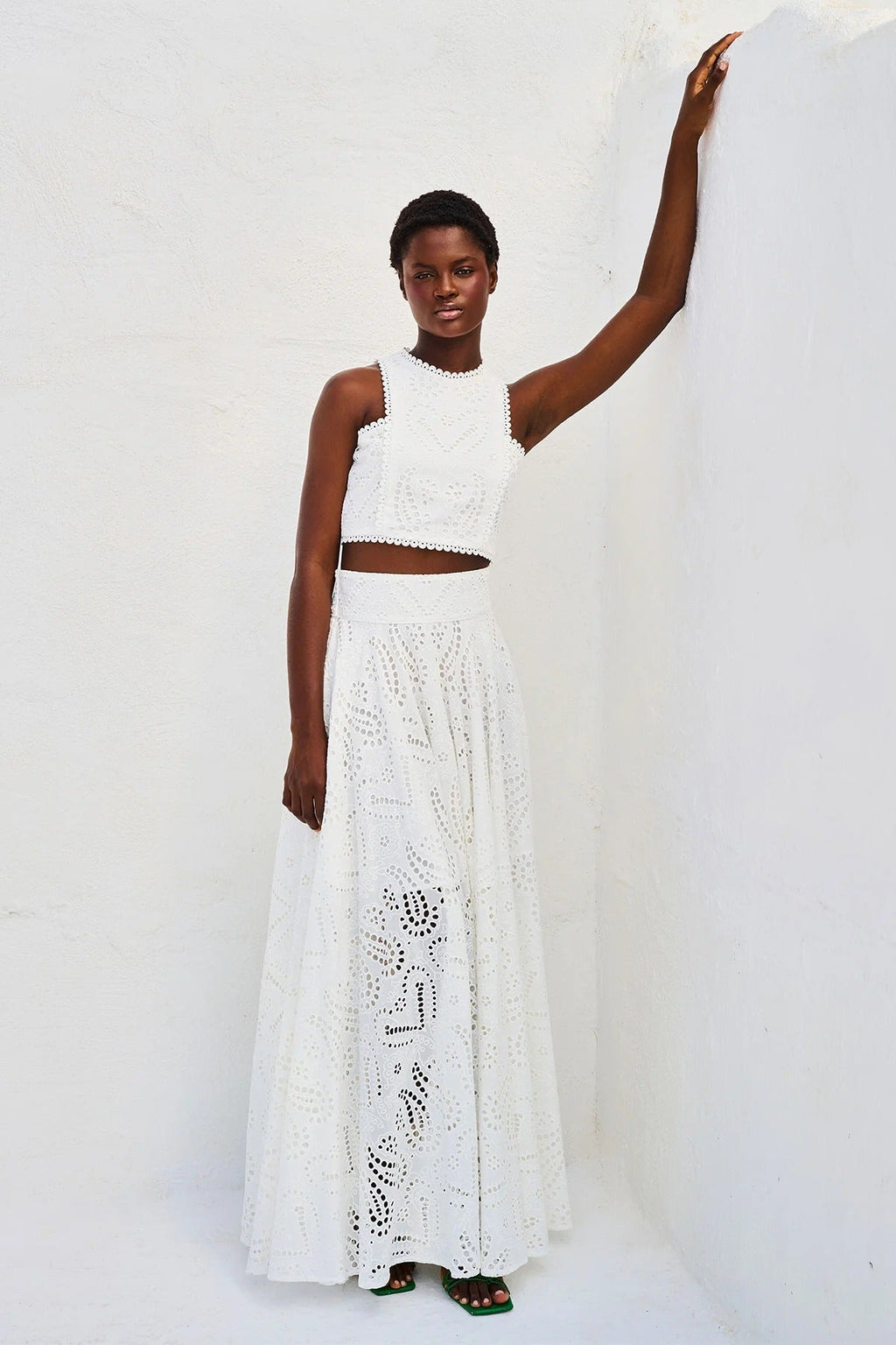 Vyra | Croptop voor dames – mouwloze top met geborduurd kant, boho zomerse casual en festival outfit