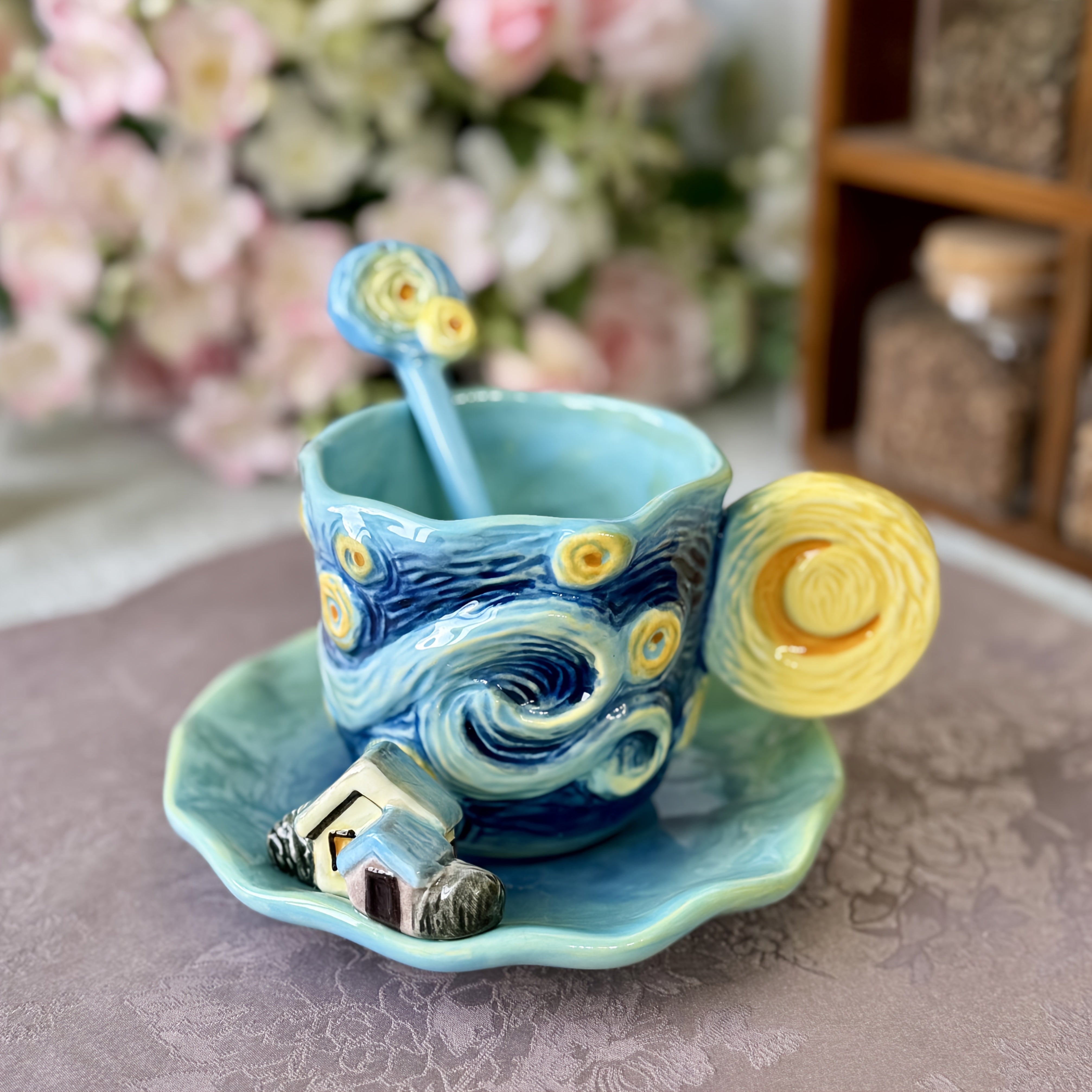ImpreSip | Handgeschilderde Van Gogh keramische kop en schotel set – 3D zonnebloemen, irissen en sterrennachtontwerp