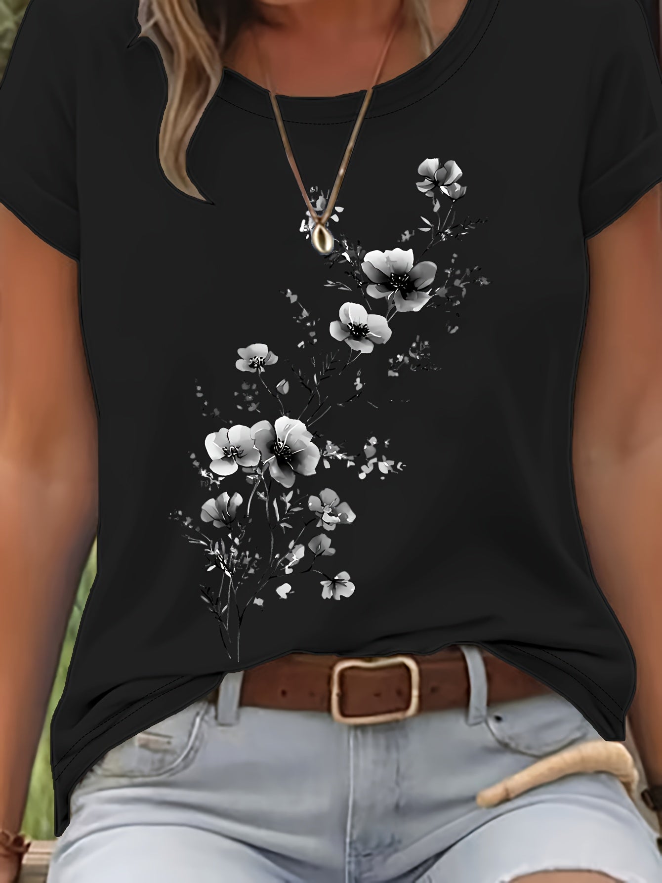Naya | Zomer-T-shirt voor dames – Casual, lichtgewicht top met bloemenmotief in aquarelstijl