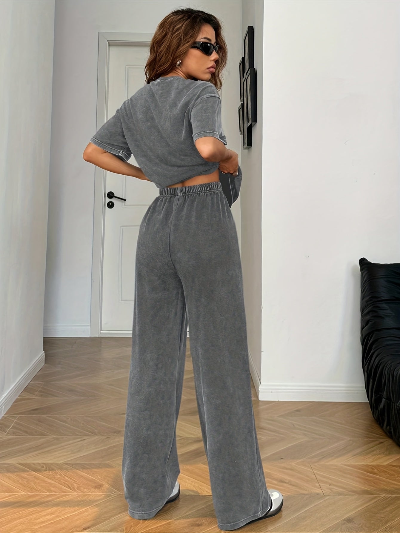 Avenia | Casual tweedelig setje, T-shirt met korte mouwen en ronde hals & broek