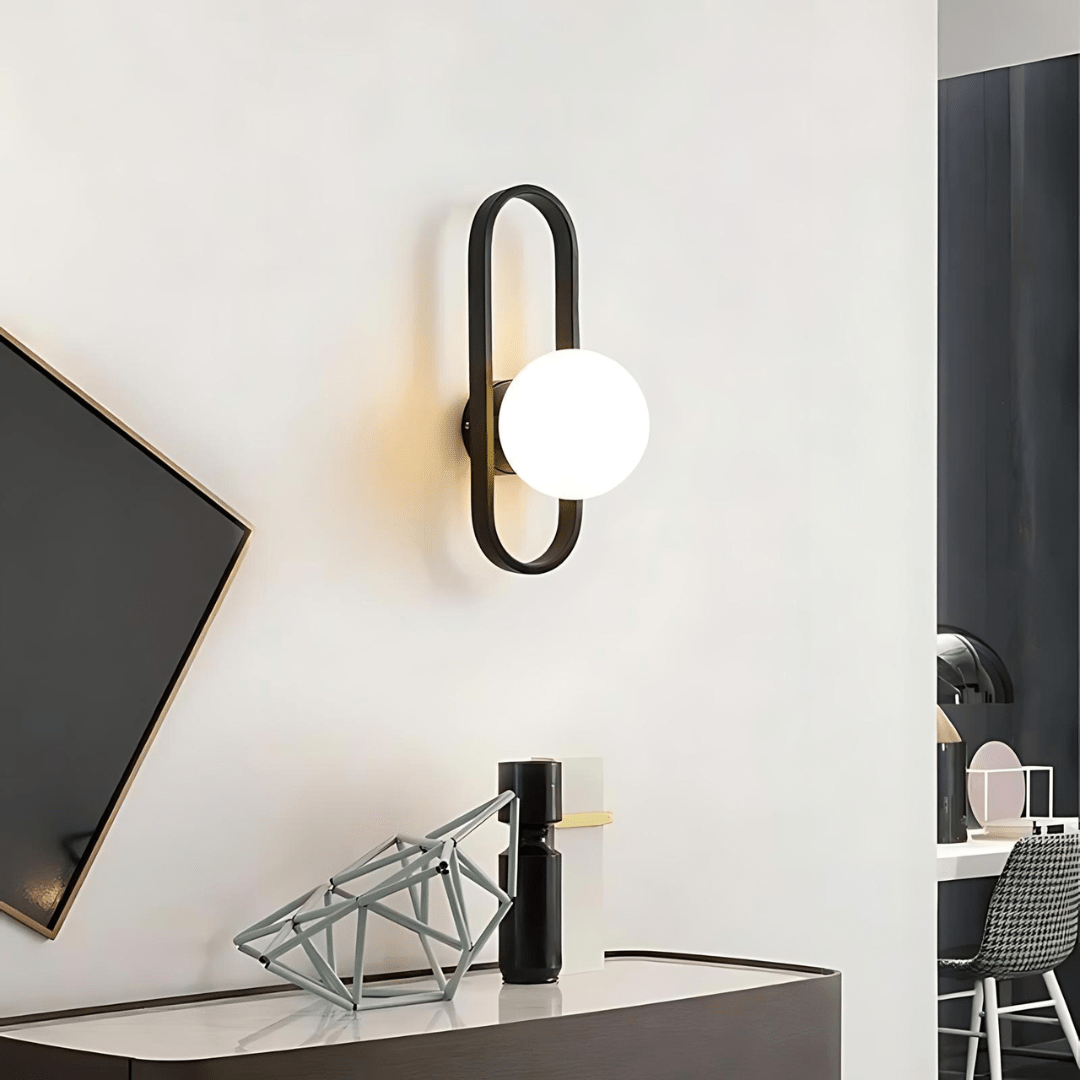 SphereGlow | Eigentijdse glazen bol wandlamp met ovaal frame