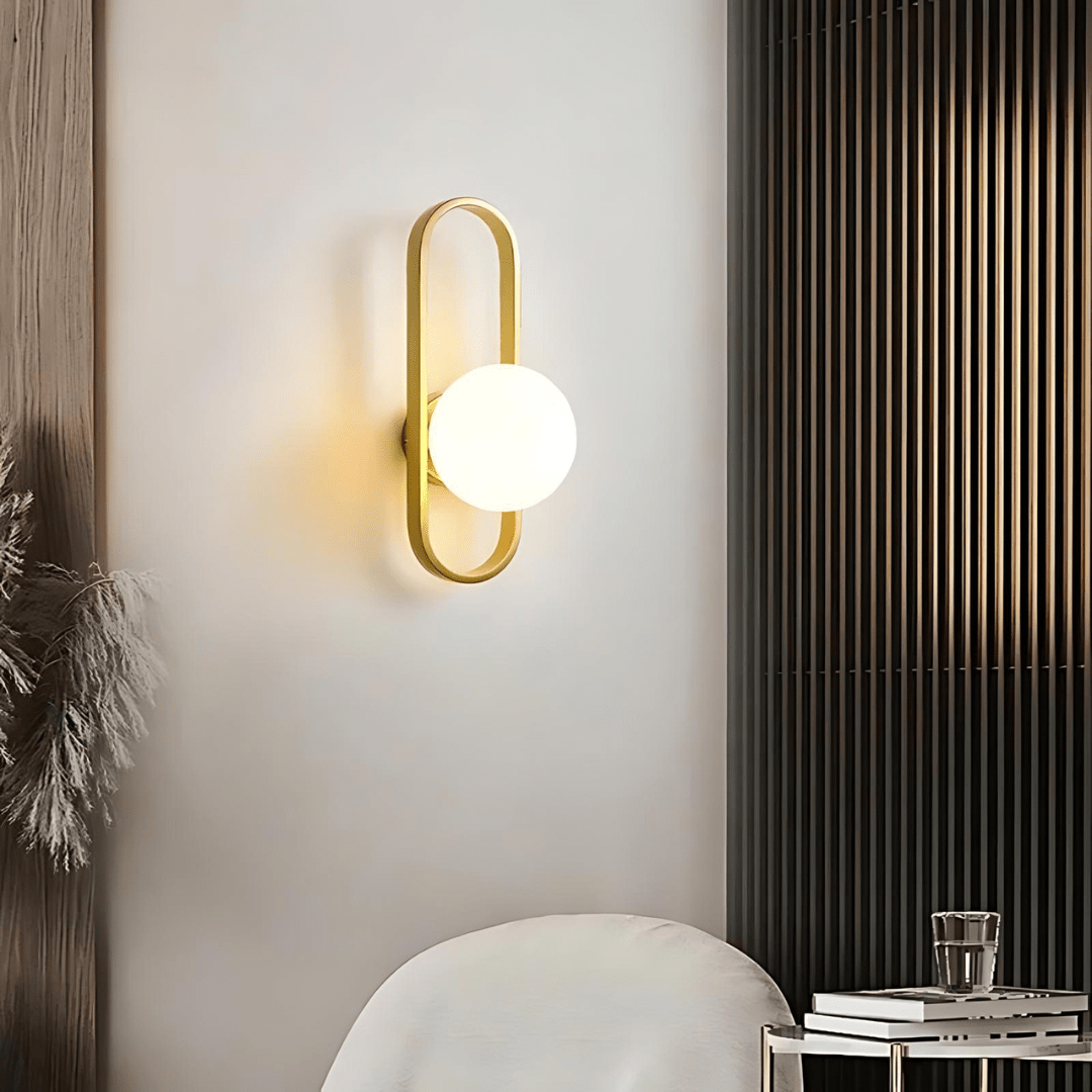 SphereGlow | Eigentijdse glazen bol wandlamp met ovaal frame