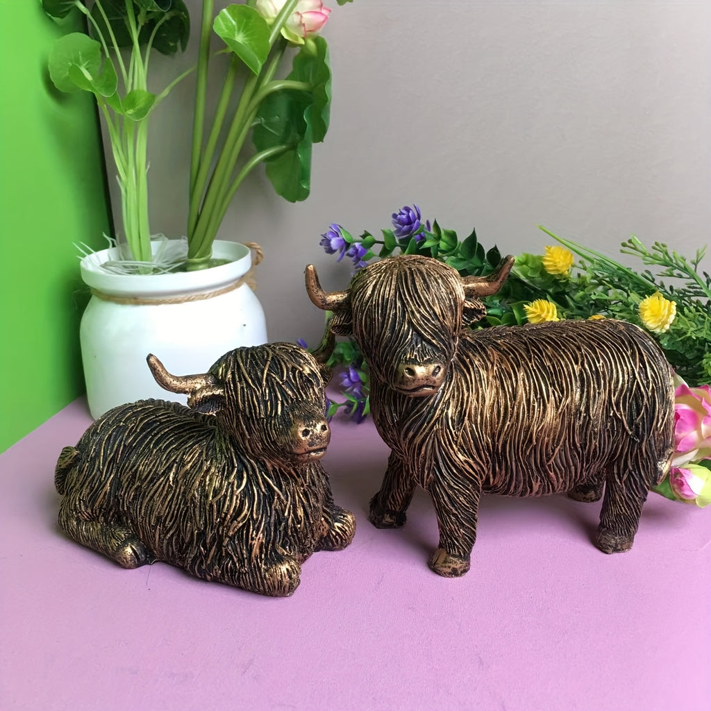 BrassBovines | Set van 2 Highland Cow-beeldjes – Ornamenten van hars met gouden messing afwerking