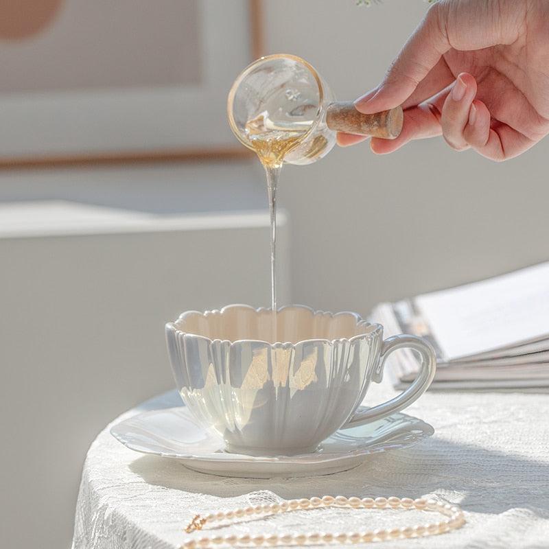 Lustrella | Parelmoerbloem theekop en schotel set - Keramische bloemen koffiekop, Vintage stijl serviesgoed