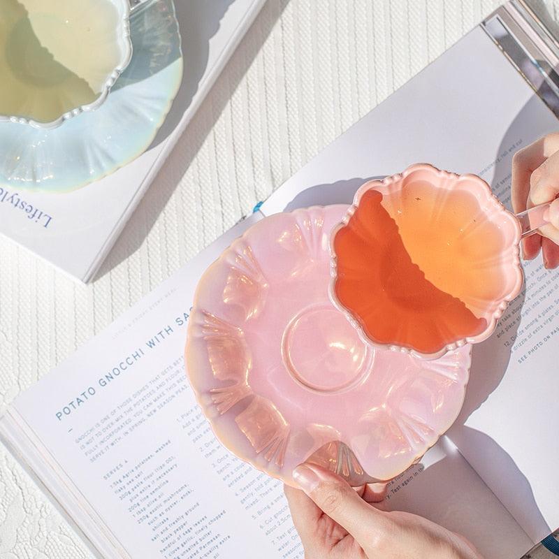 Lustrella | Parelmoerbloem theekop en schotel set - Keramische bloemen koffiekop, Vintage stijl serviesgoed
