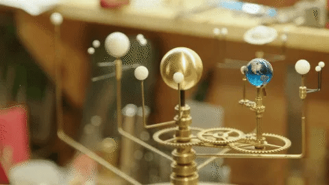 Stellarion | Groot zonnesysteemmodel – Messing en hout Planetaire beweging, educatieve decoratie