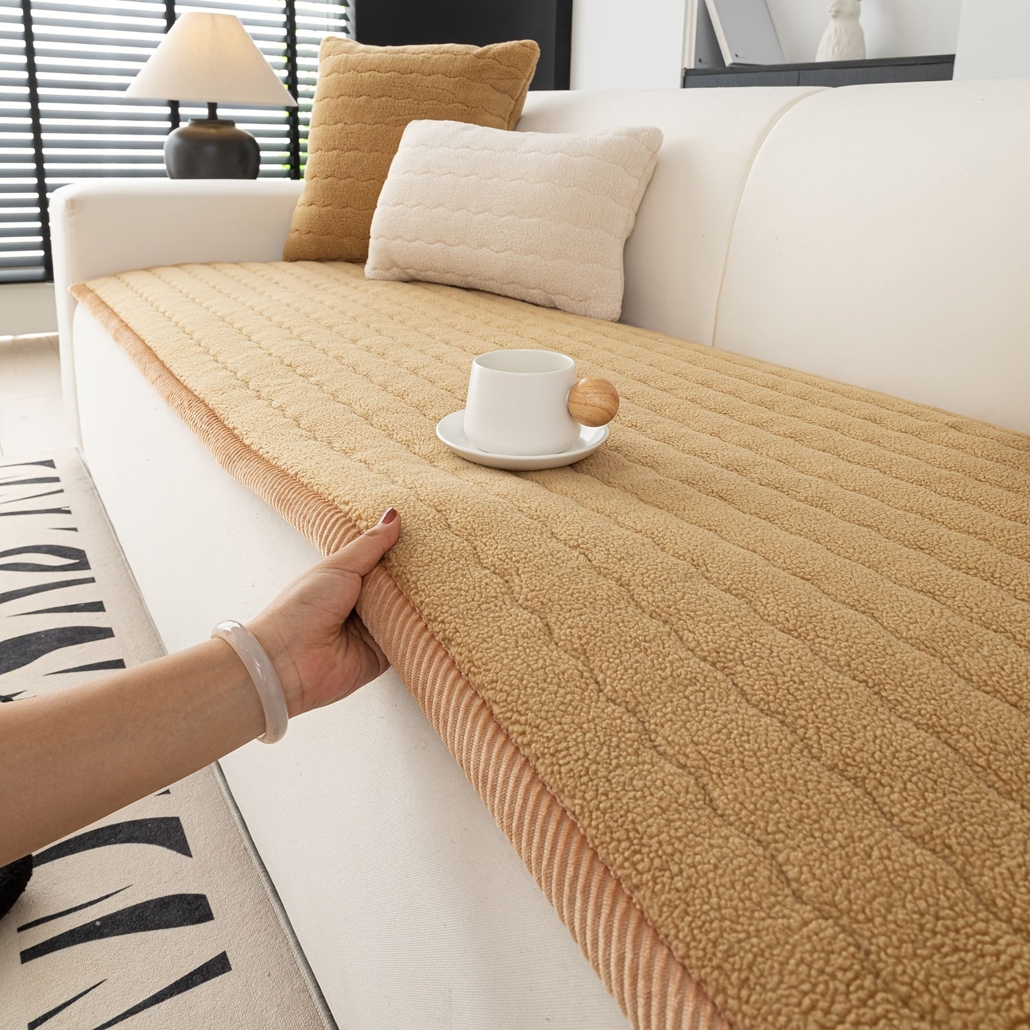 SnugWrap | Slipvaste Sofa Overtrek van Dik Pluche - Machinewasbaar, Huisdiervriendelijke Bankbeschermer voor de Woonkamer
