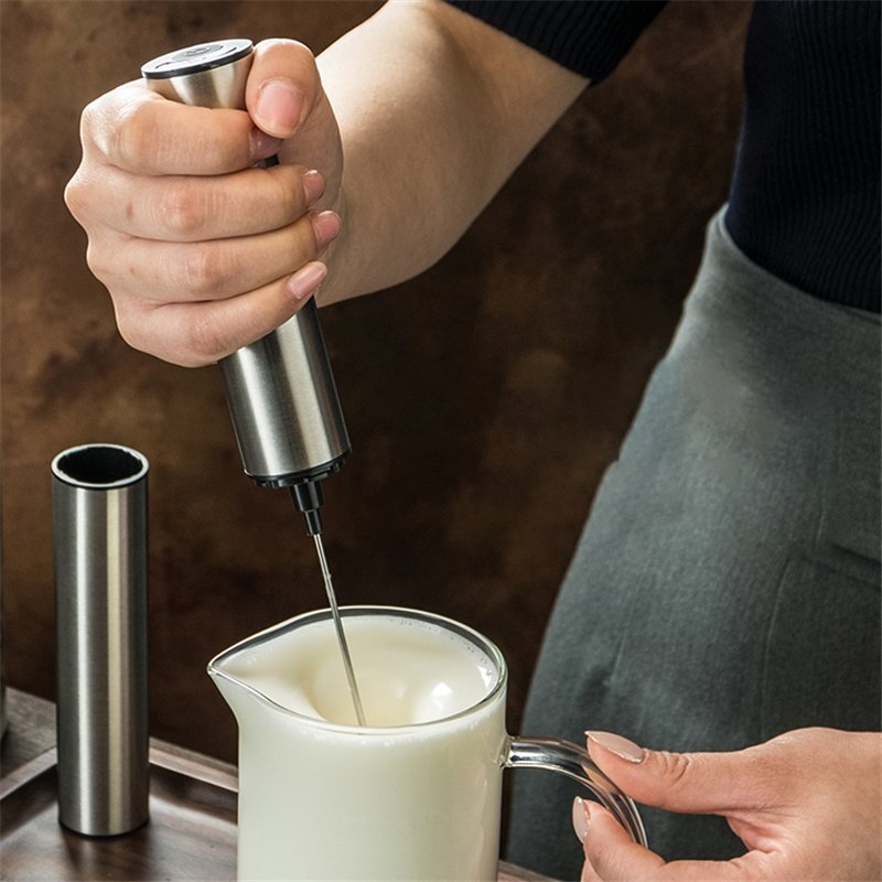 CremaPro | Draagbare elektrische melkopschuimer – snelle handmixer voor koffie, matcha en shakes