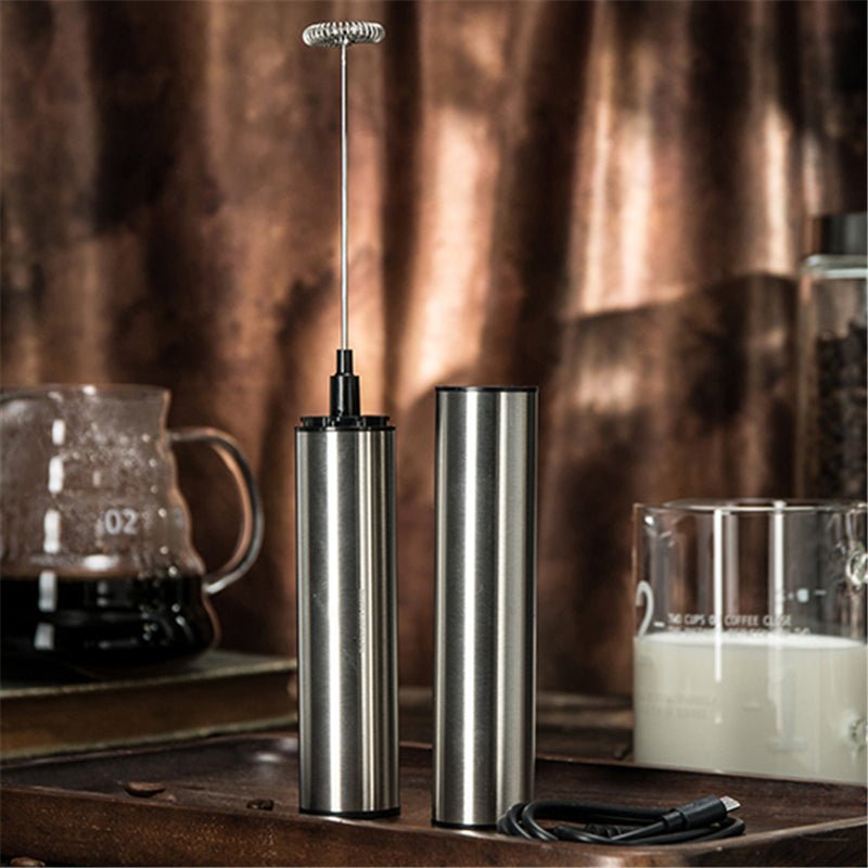 CremaPro | Draagbare elektrische melkopschuimer – snelle handmixer voor koffie, matcha en shakes