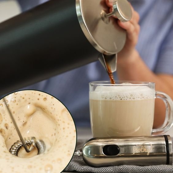 CremaPro | Draagbare elektrische melkopschuimer – snelle handmixer voor koffie, matcha en shakes