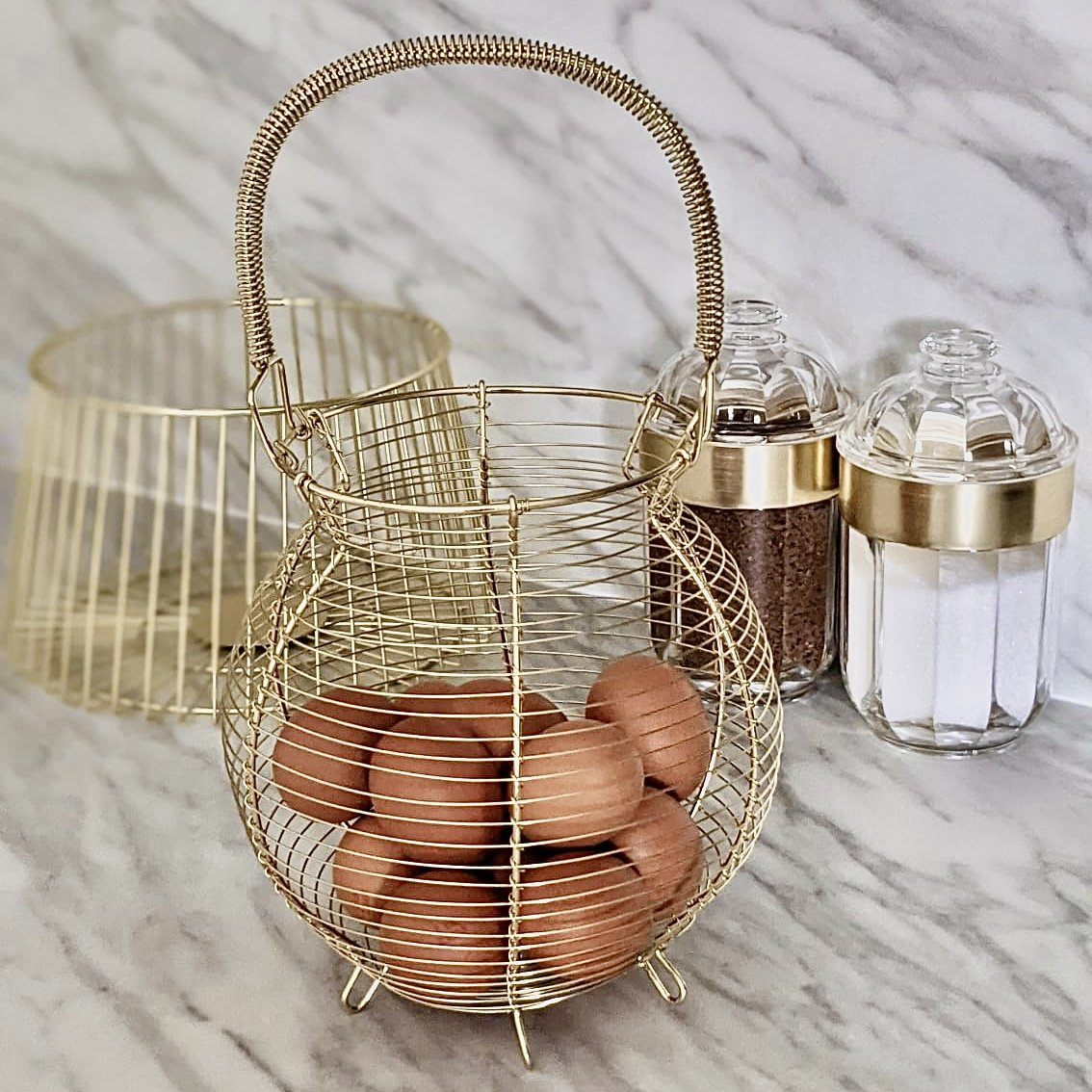 LuxeBasket | Elegant gouden eiermandje met handvat