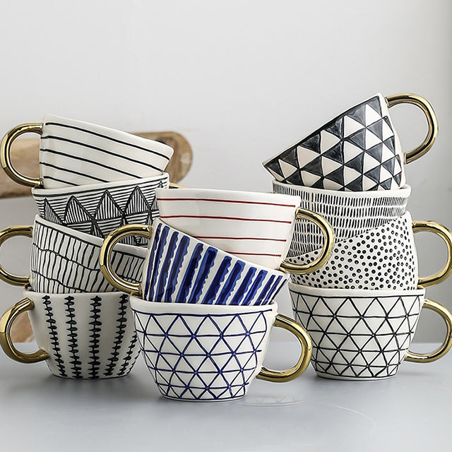 LuxeMug | Geometrisch Patroon Kopje met Gouden Handvat, Elegante Keramische Koffiemok, Luxe Theekopje