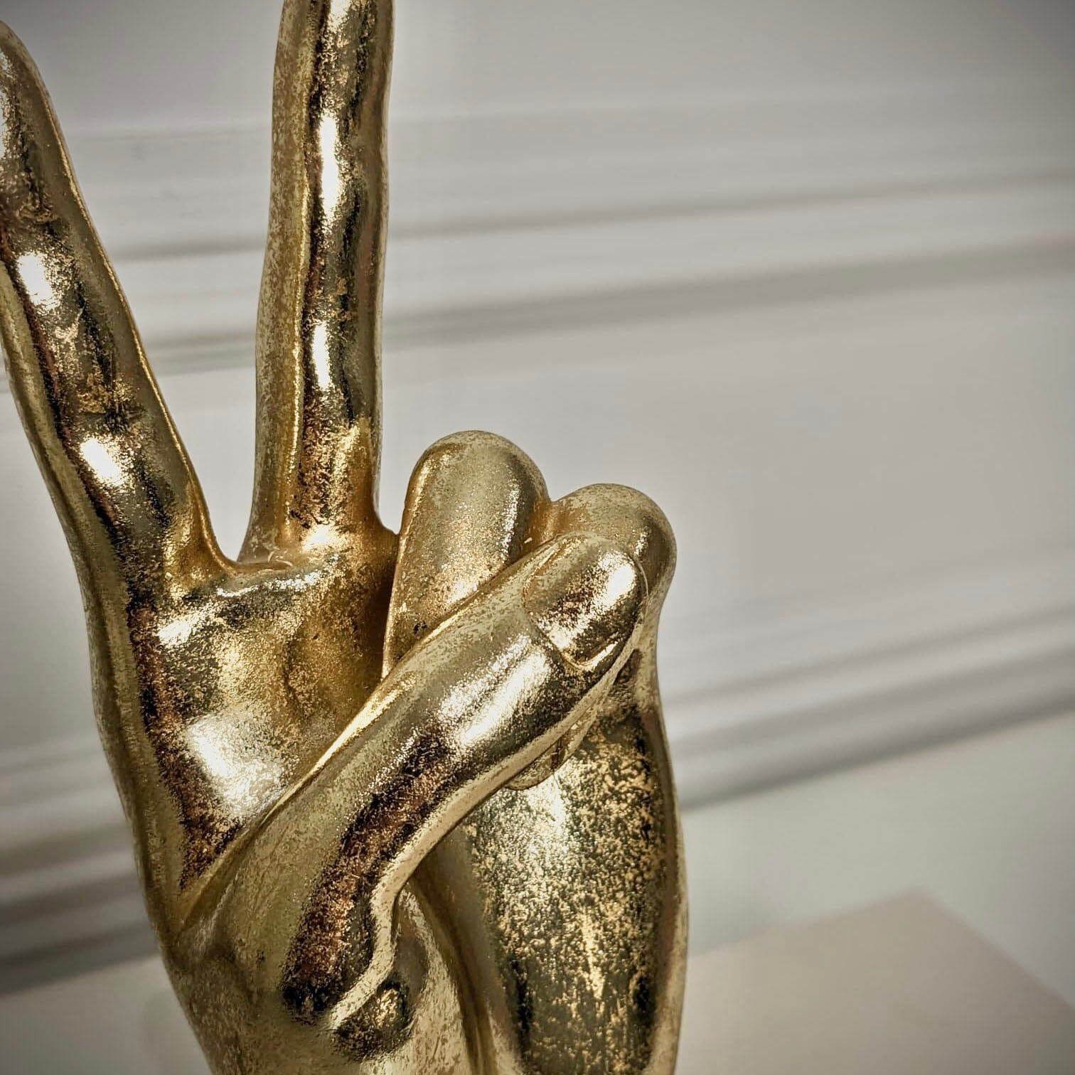 RadiantPeace | Luxe Gouden Vredesteken Handdecoratie