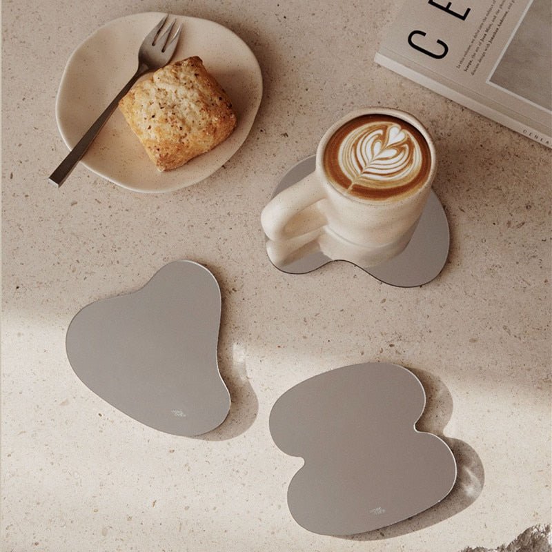 Glimra | Set van spiegelglas onderzetters & decoratieve dienbladen – Modern onregelmatig ontwerp