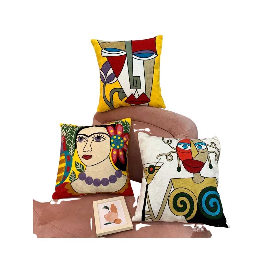 ThreadMuse | Abstract geborduurde kussenhoes, decoratieve kussensloop geïnspireerd door Picasso, zacht katoenen sierkussen voor woonkamer en slaapkamer