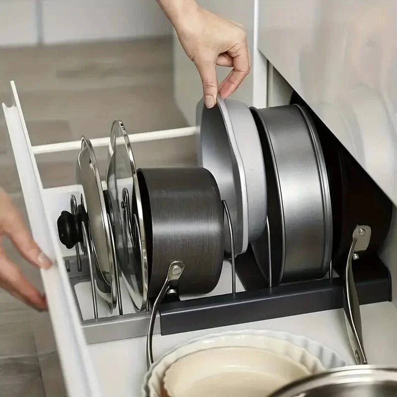 AdjustRack | Verstelbare ruimtebesparende pottenhouder – keukenkastrek voor het opbergen