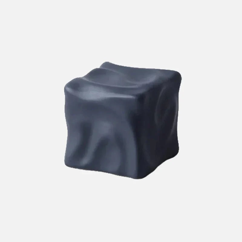 CubiForm | Gedrapeerd kubusornament – Keramisch decoratief beeldhouwwerk, moderne woonaccessoire