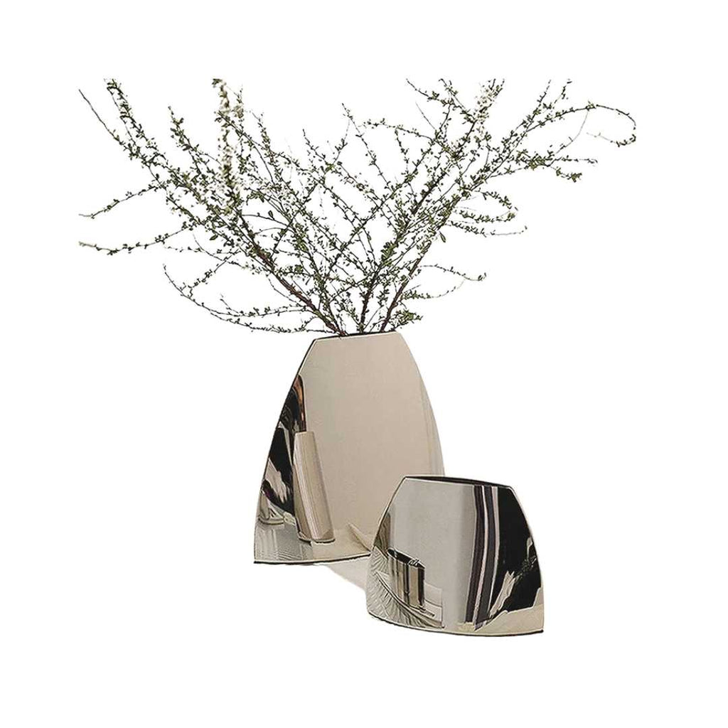 Radianta | Strakke metalen bloemenvaas met gebogen boog – Moderne minimalistische roestvrijstalen tafel