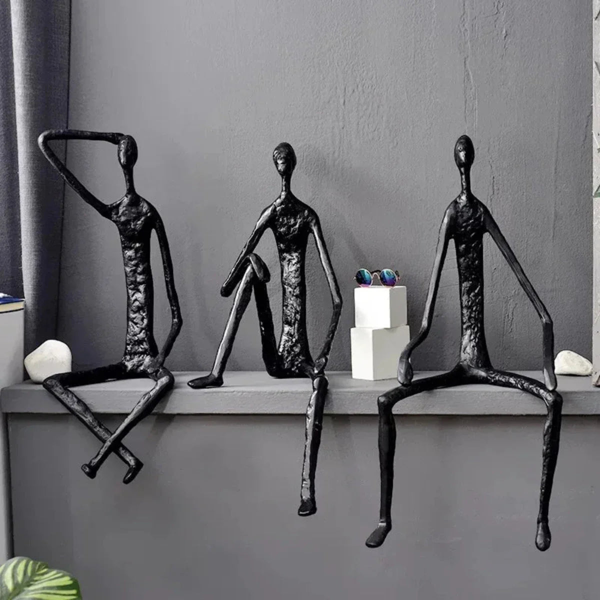 LuanGlow | Elegante Luan-sculptuur – Artistiek beeldje voor thuis en op kantoor